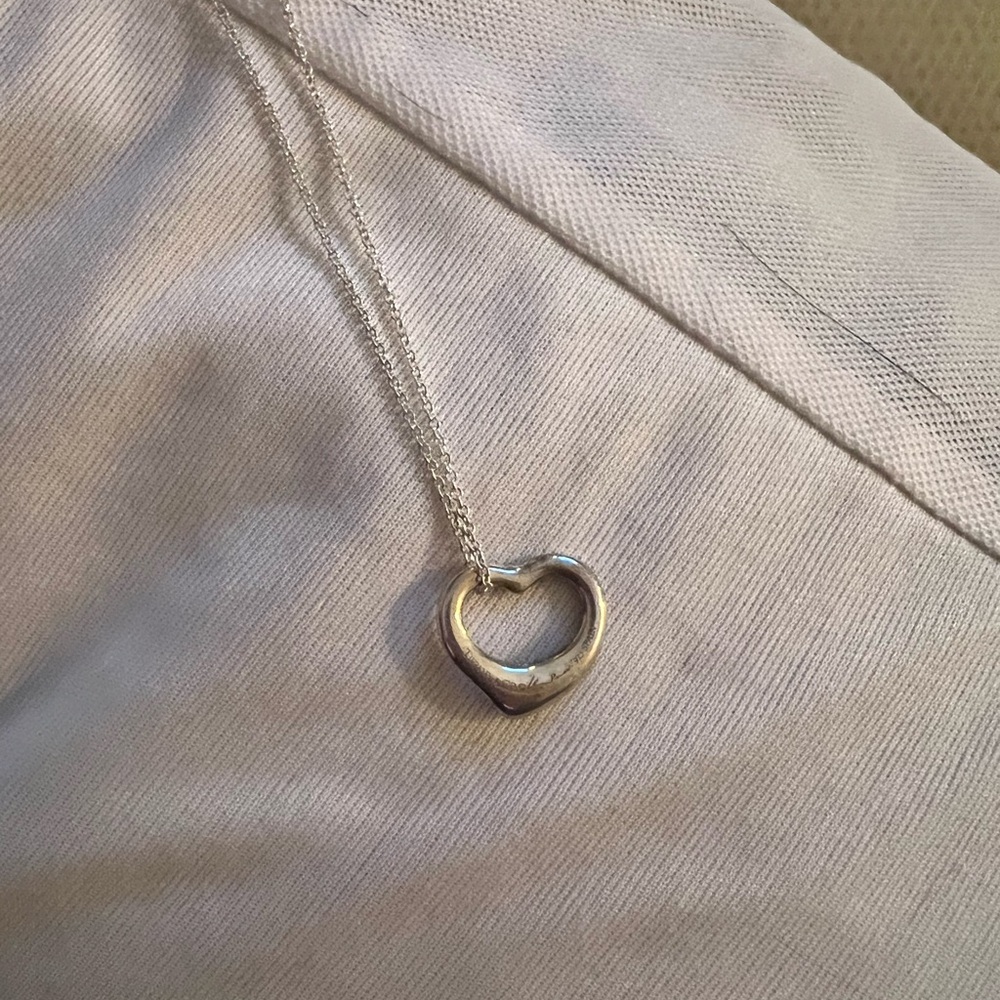 Silver Heart Pendant Necklace - Classic Women's Jewelry